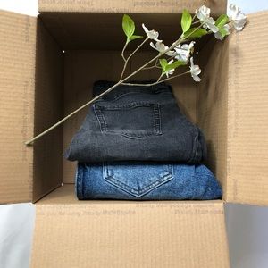 Lot of two distressed jeans.